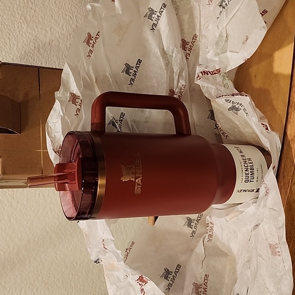 Stanley - The Holiday Quencher H2.0 FlowState™ Tumbler | 40 OZ - Picture 3 of 11